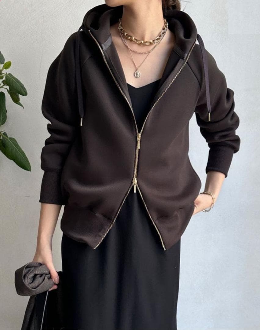 ☆新品・タグ付☆ 値下げ！DOUDOUドゥドウ　プラムダンボールジップフーディー