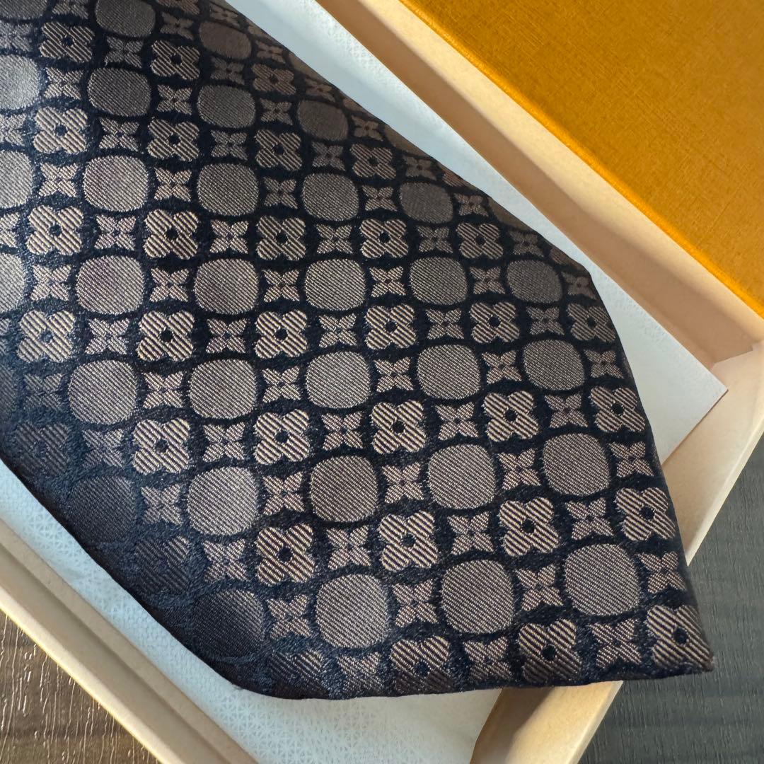 最高級 ルイヴィトン フラワーモノグラム 総柄 ネクタイ ブラウン シルク