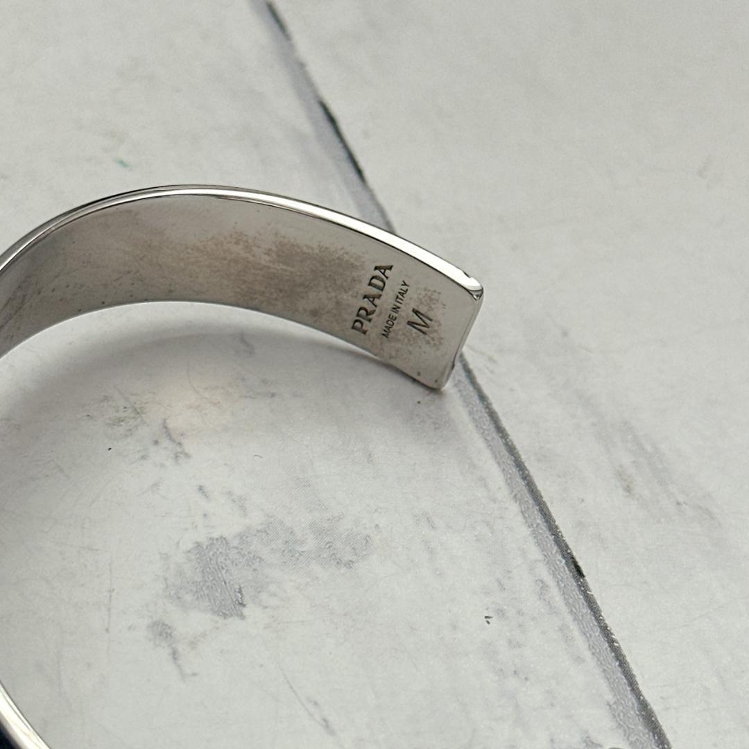 PRADA プラダ ブレスレット バングル 三角ロゴ ブラック M サフィアーノ