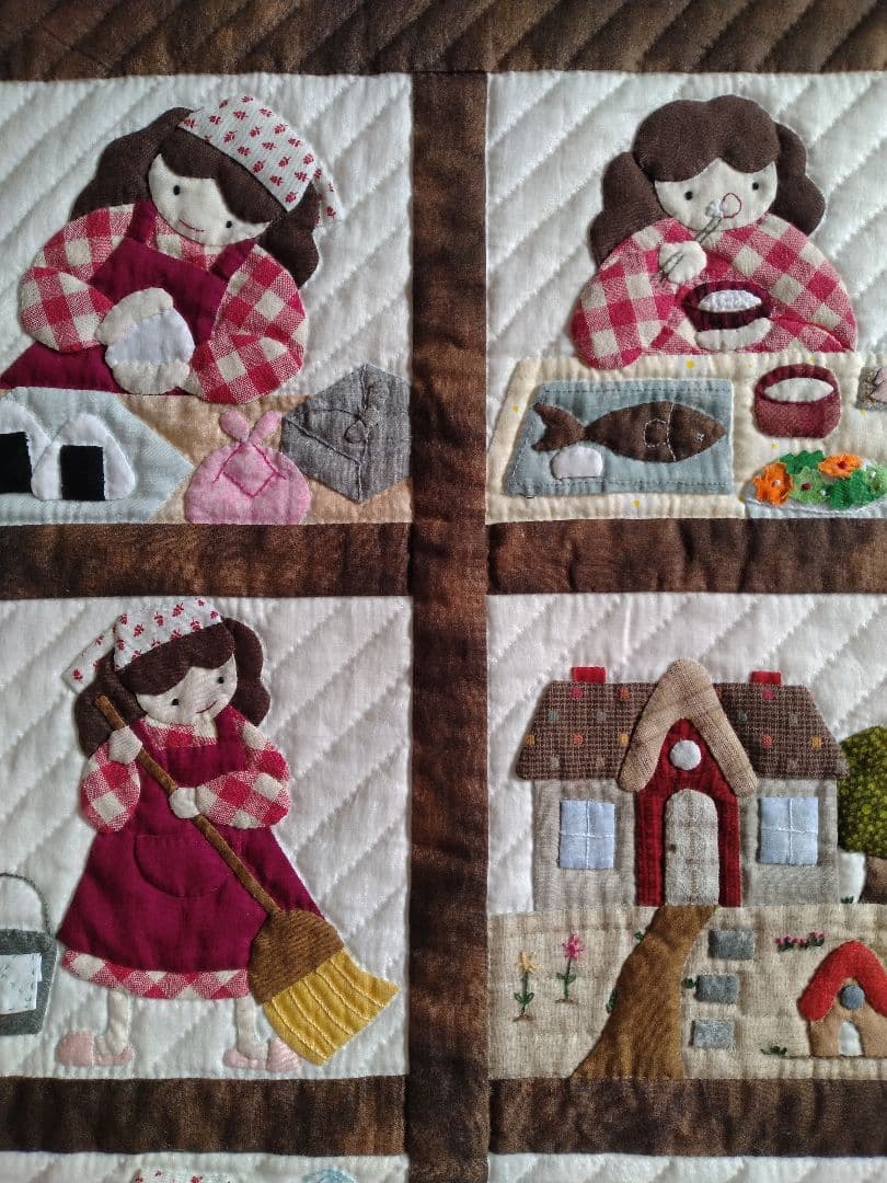 【かっちゃん様】パッチワーク　タペストリー　お母さんの一日