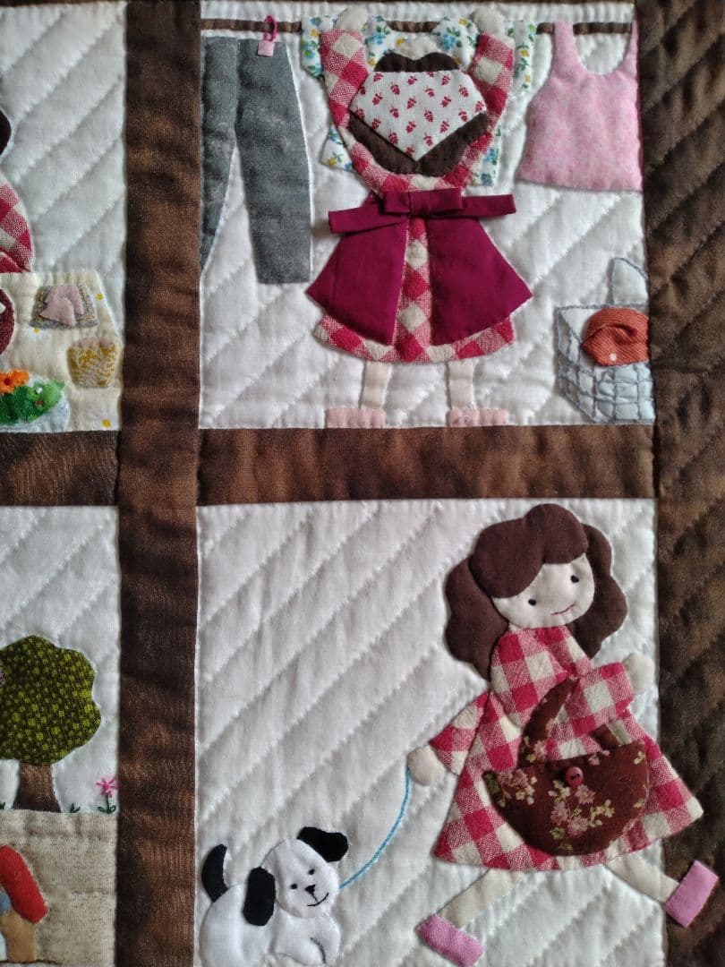 【かっちゃん様】パッチワーク　タペストリー　お母さんの一日