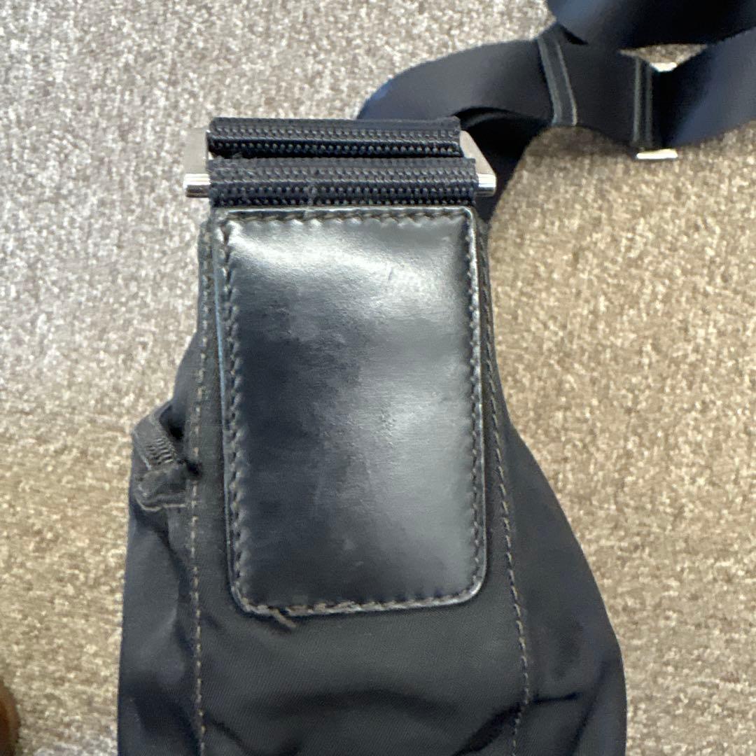 プラダ　ナイロン　ショルダーバッグ