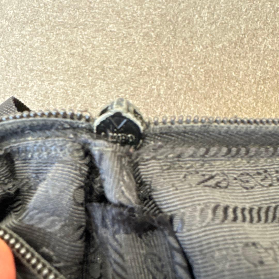 プラダ　ナイロン　ショルダーバッグ