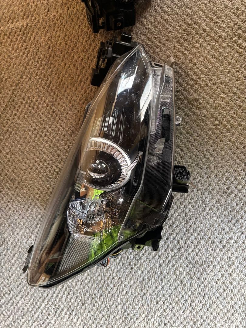 マツダ2 ヘッドライト左右