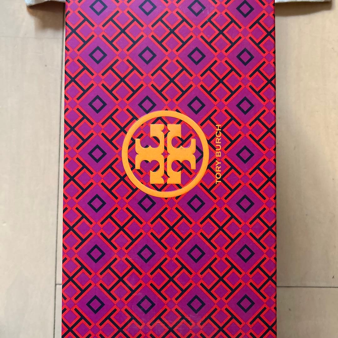 リボン付きダークブルーフラットシューズ