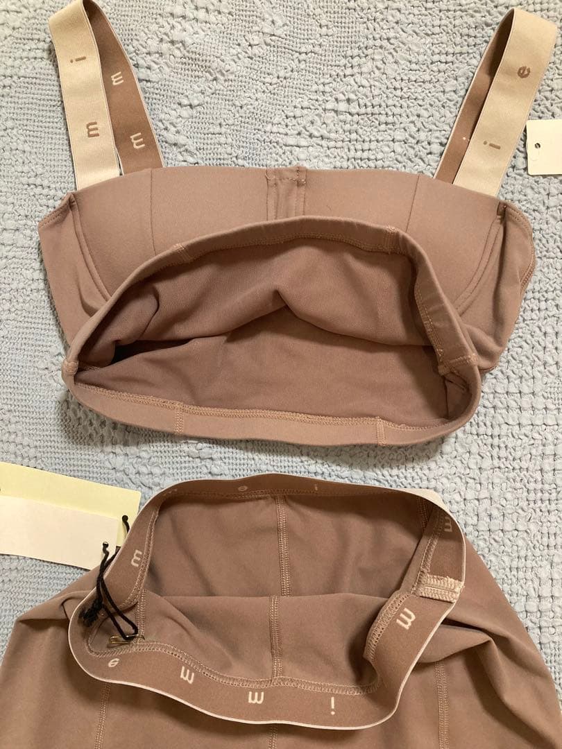 新品　emmi yog aエミヨガ　ヨガウェア　吸水速乾　ピンクベージュ　M