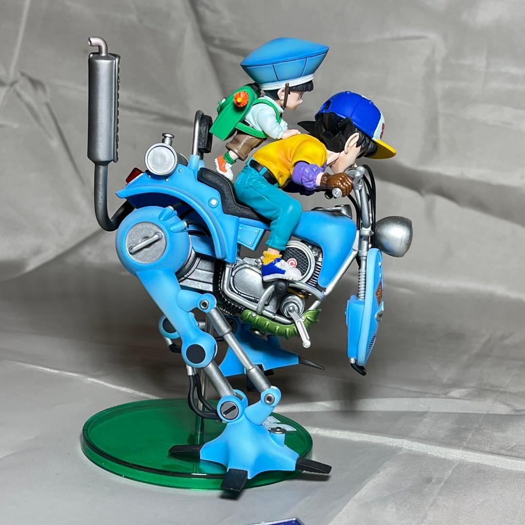 LGスタジオ バイク 悟空＆悟飯フィギュア 海外正規品 ドラゴンボールスタチュー