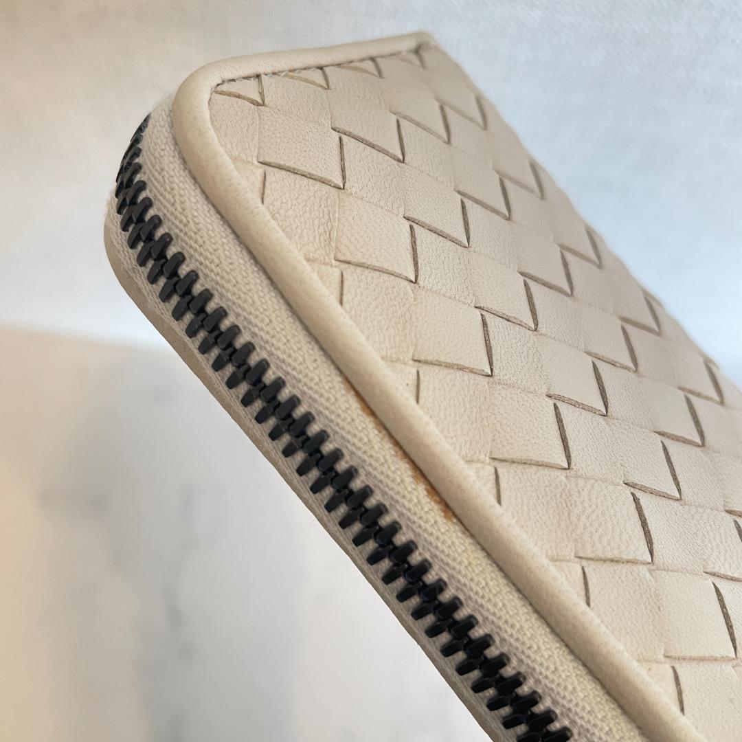 ボッテガヴェネタ イントレチャート ミニ財布 アイボリー 箱付