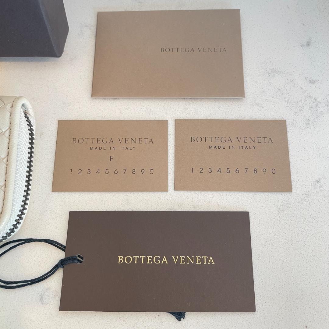 ボッテガヴェネタ イントレチャート ミニ財布 アイボリー 箱付