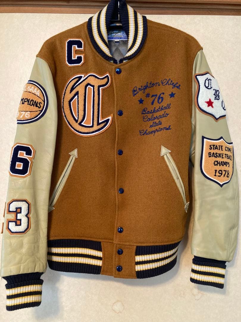 WHITESVILLEスタジャン