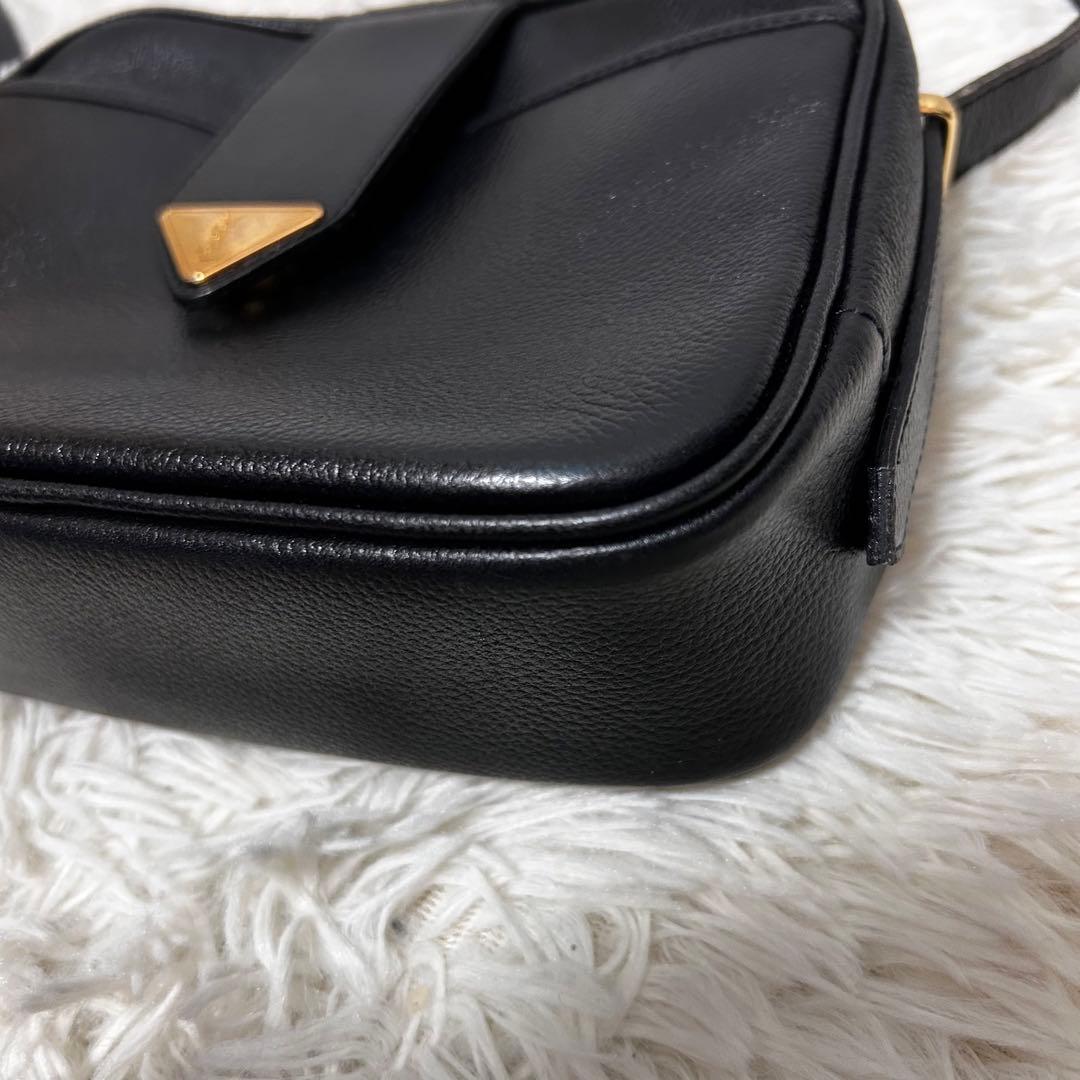 イヴ・サンローラン　YSL ショルダーバッグ　三角ロゴ　クロスボディ　レザー