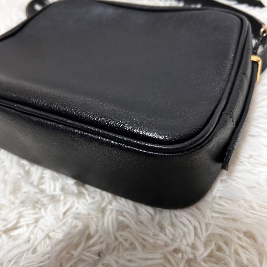 イヴ・サンローラン　YSL ショルダーバッグ　三角ロゴ　クロスボディ　レザー