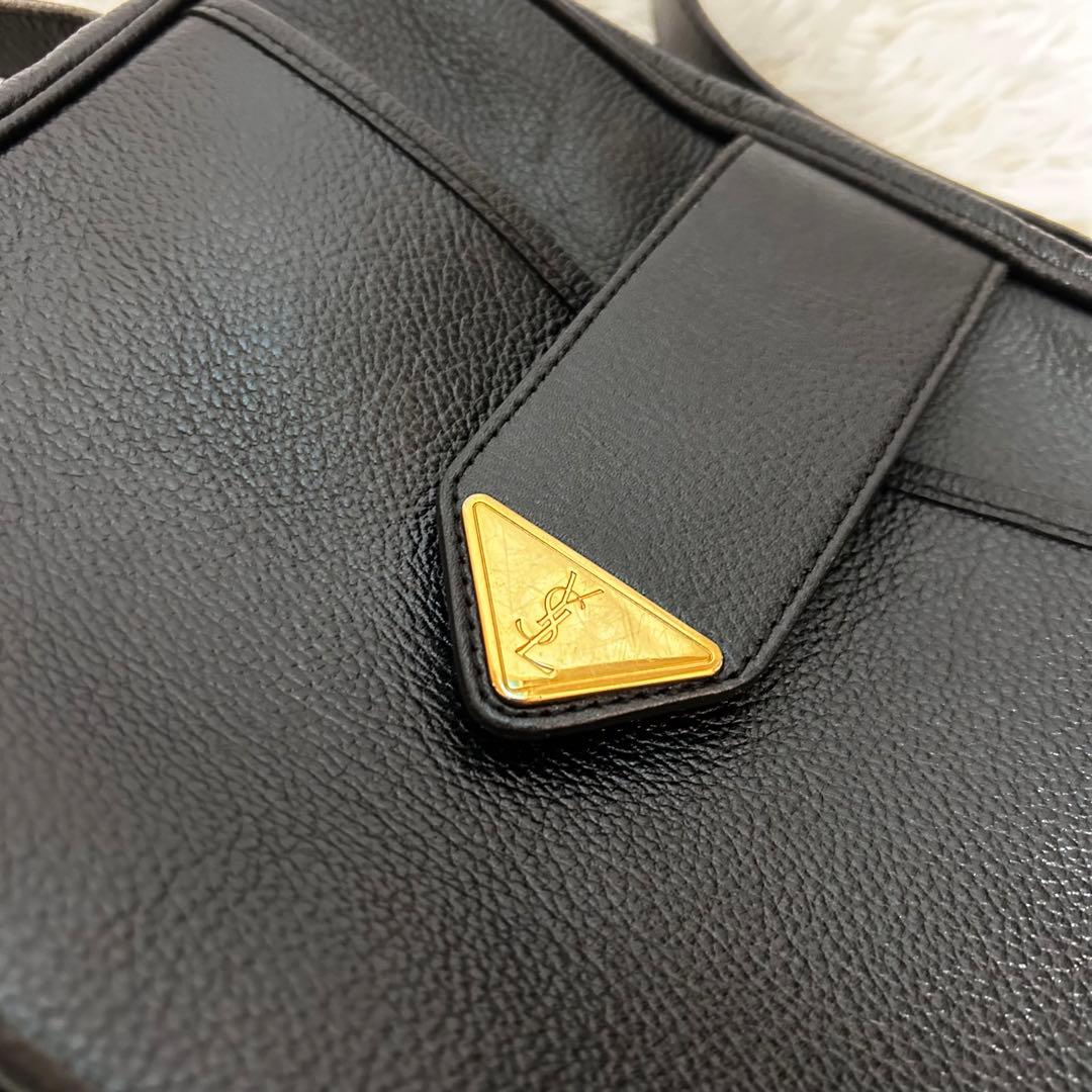 イヴ・サンローラン　YSL ショルダーバッグ　三角ロゴ　クロスボディ　レザー