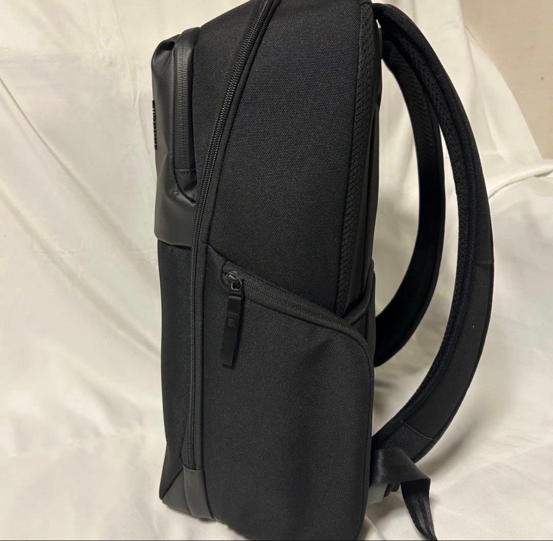【美品】Incase インケース ARC Daypack ブラック リュック