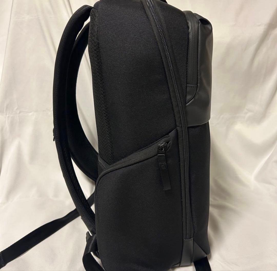 【美品】Incase インケース ARC Daypack ブラック リュック
