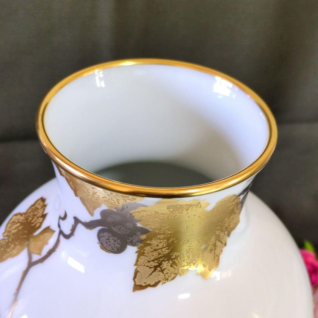 大倉陶園　金蝕葡萄　陶器製 花瓶 ホワイト・ゴールド　美品✨️