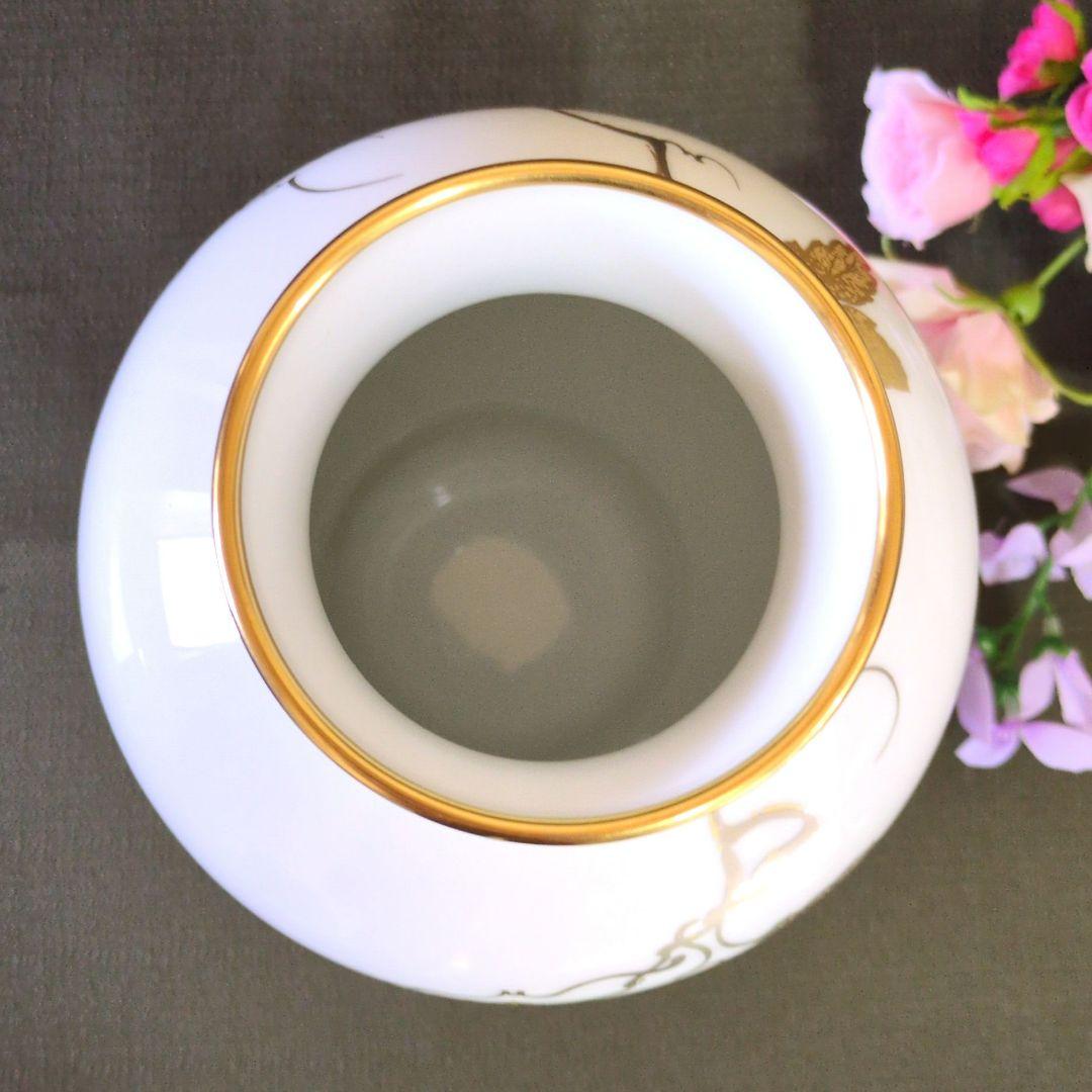 大倉陶園　金蝕葡萄　陶器製 花瓶 ホワイト・ゴールド　美品✨️