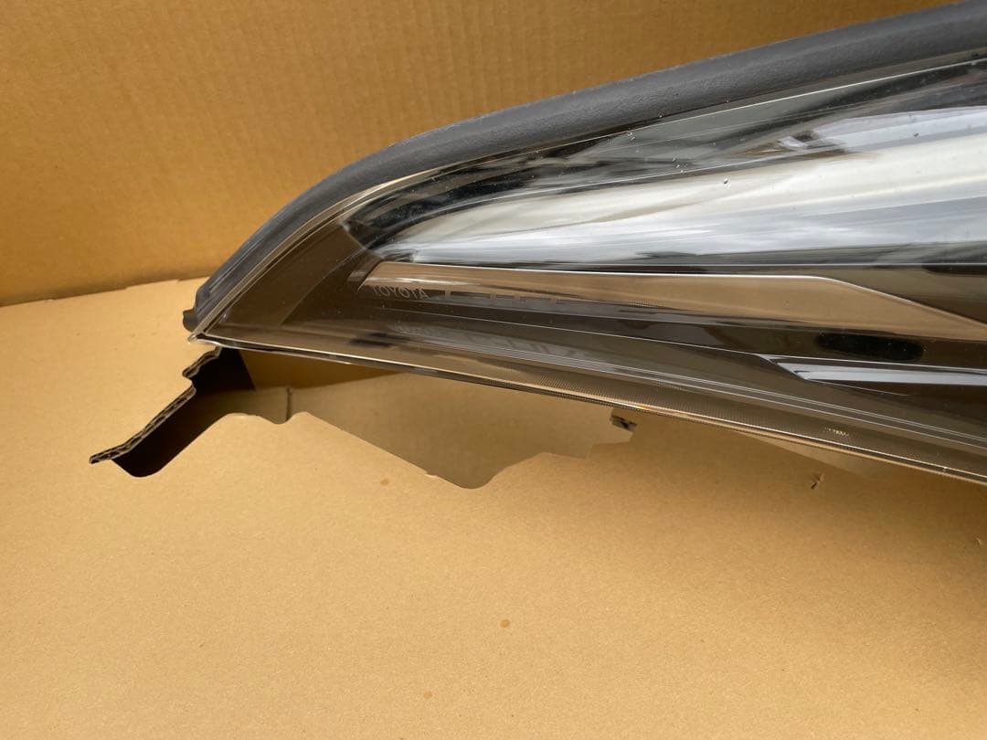 CHRヘッドライト 81145-10B10