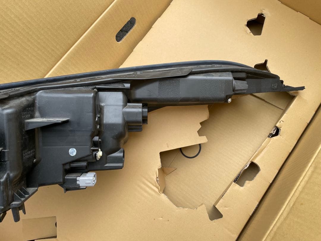 CHRヘッドライト 81145-10B10