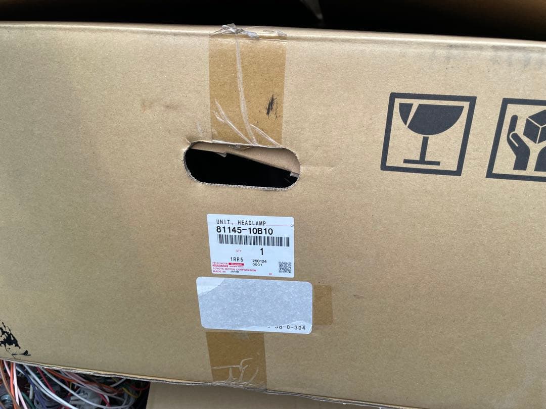 CHRヘッドライト 81145-10B10