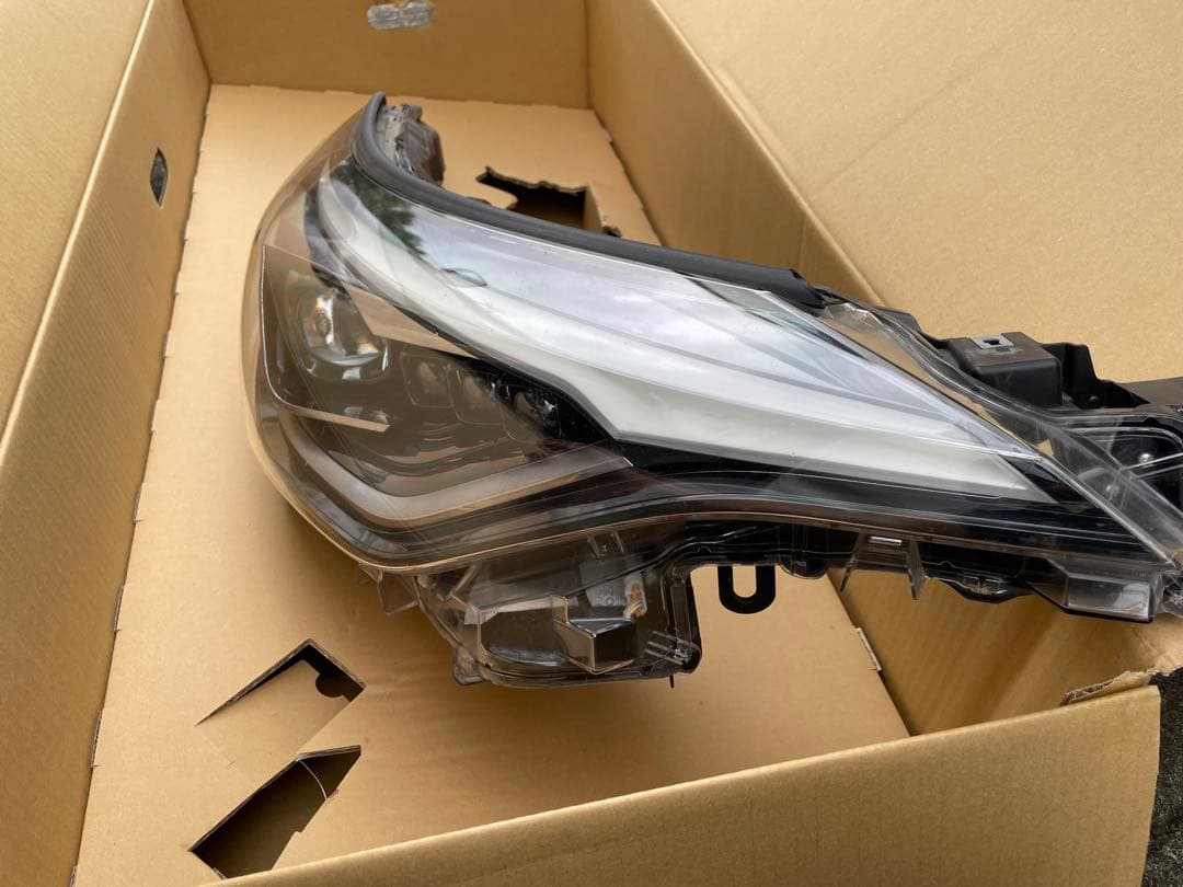 CHRヘッドライト 81145-10B10