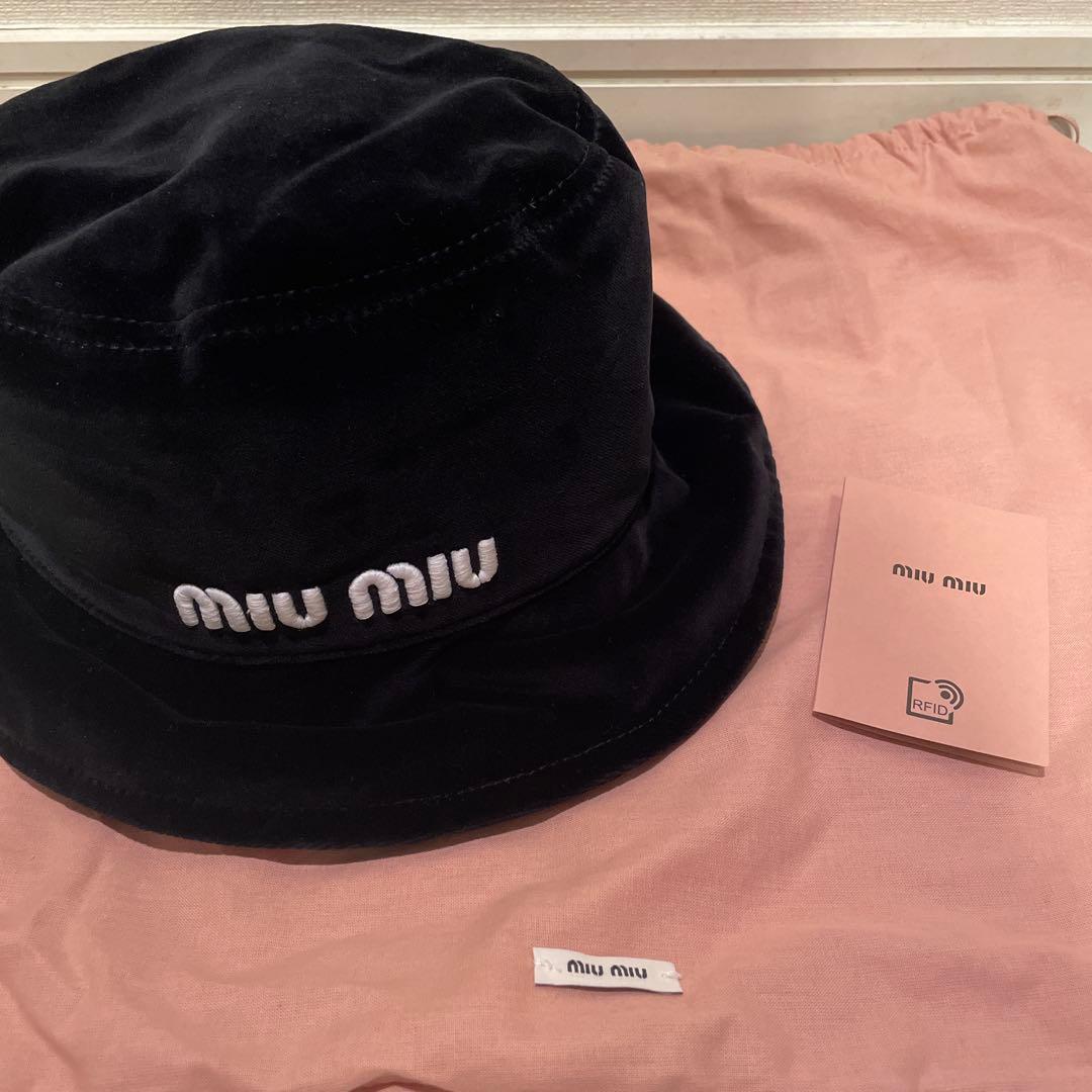 MIU MIU ブラック バケットハット ベルベット　今だけセール^ - ^