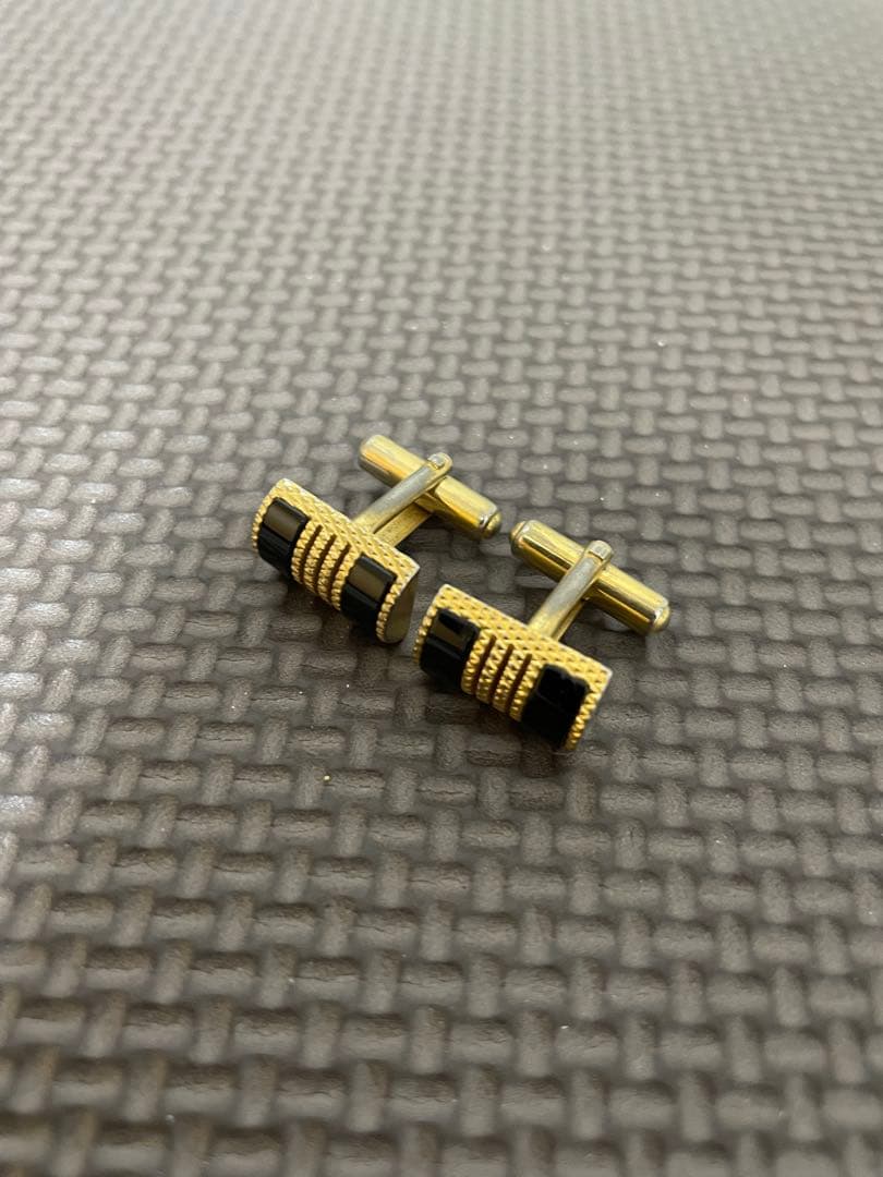 黒と金のストライプカフリンクス