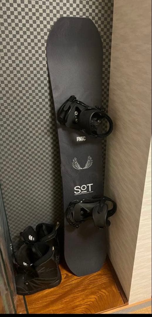 美品　値下げ可　FNTC SOT スノーボード 黒 サロモンビンディング付き