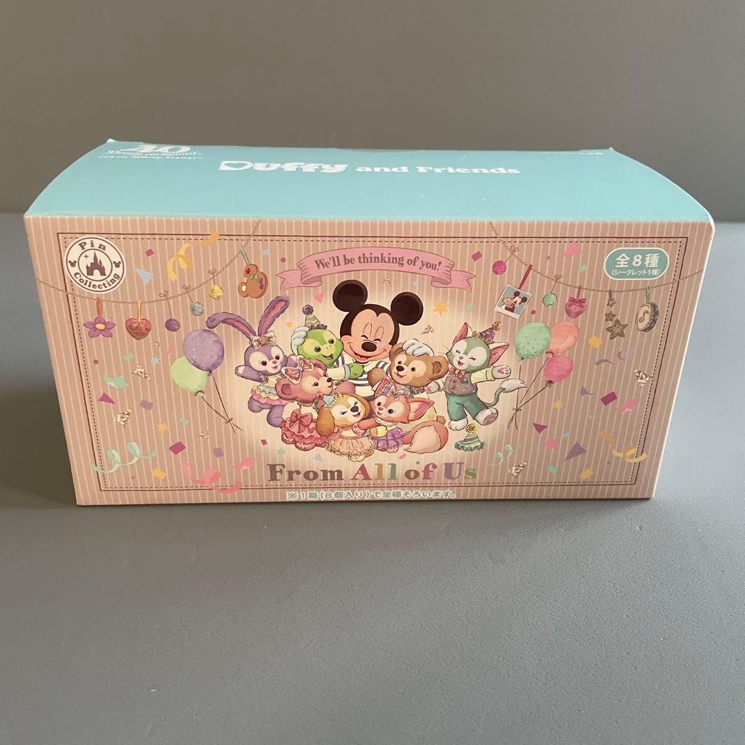 ダッフィー フロムオールオブアス　ピンバッジ 8種　コンプリート　新品未開封
