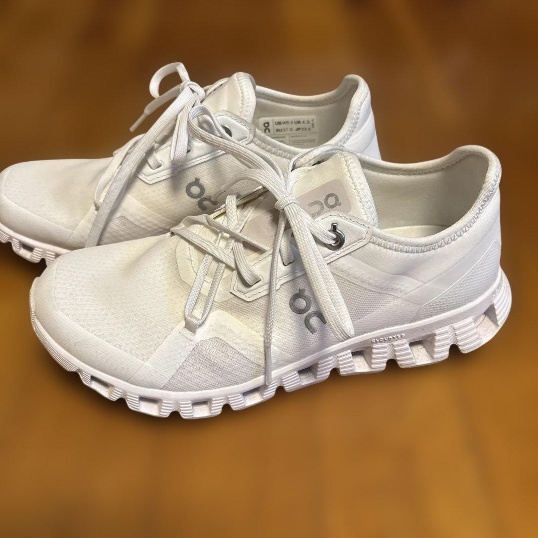 【値下げ】【超美品】on ホワイト スニーカー
