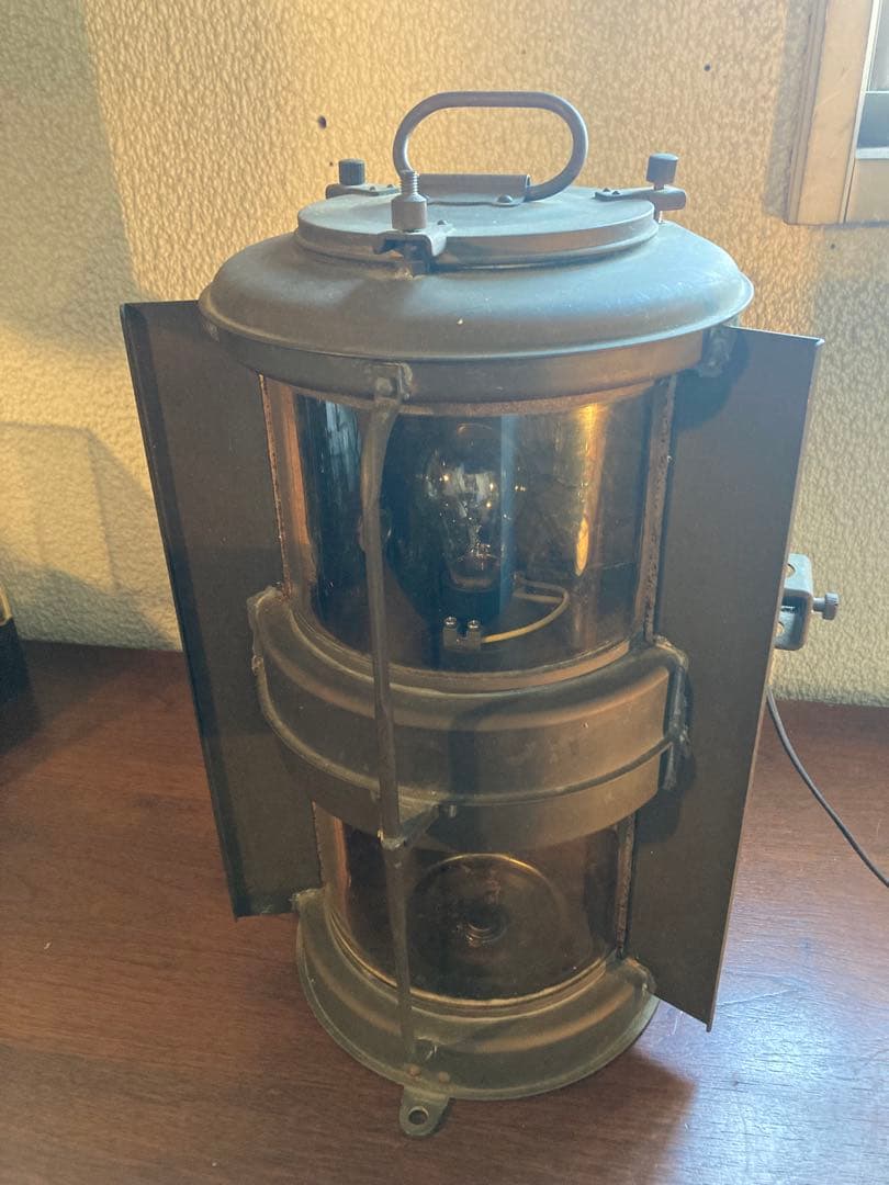 昭和レトロ　雰囲気抜群の大型船舶ランプです。サイズ直径23㎝ 高さ43㎝