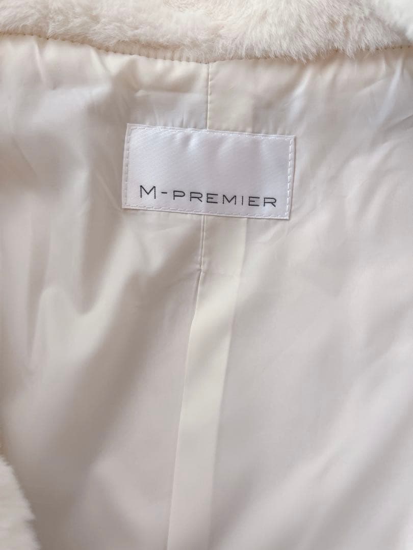 エムプルミエ　エコムートン　ダウンベスト　ホワイト　定価47,300円