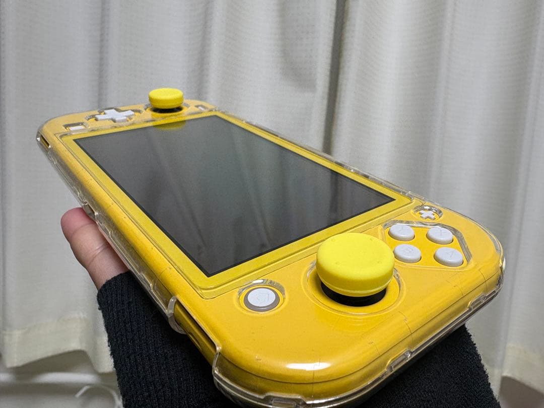 Nintendo Switch Lite イエロー 本体　カセット付き