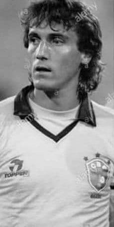 元ブラジル代表 オスカール氏のサイン入りユニフォーム 現在ブラジリスFCオーナー