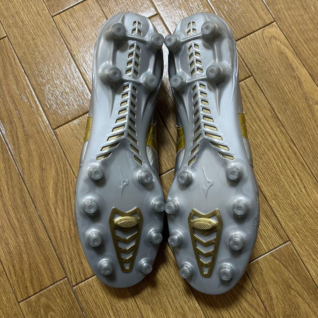 Mizuno MoRELIA DNA JAPAN シルバー/ゴールド スパイク