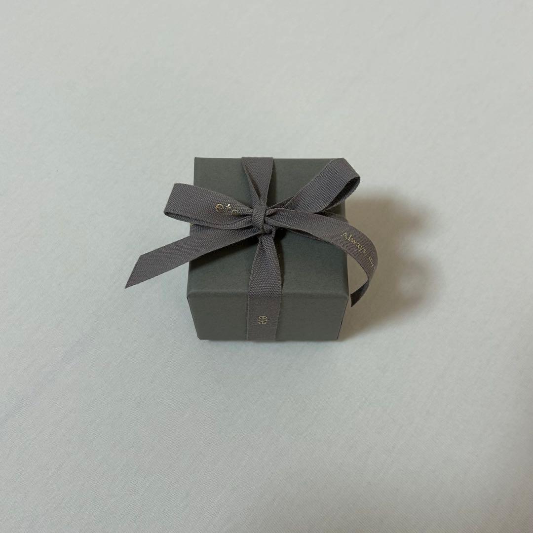 ete ビジューピアス ピンクゴールド