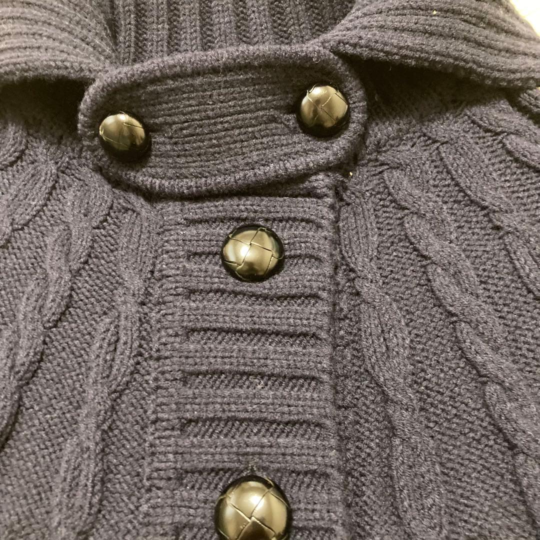 バーバリーブルーレーベル　ポンチョ　カーディガン　ケーブルニット　くるみボタン