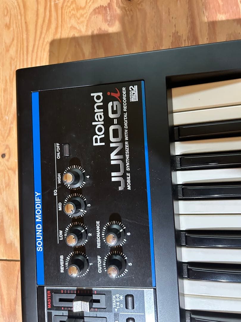 Roland ローランド JUNO-Gi キーボード【ケース、ペダル付き】