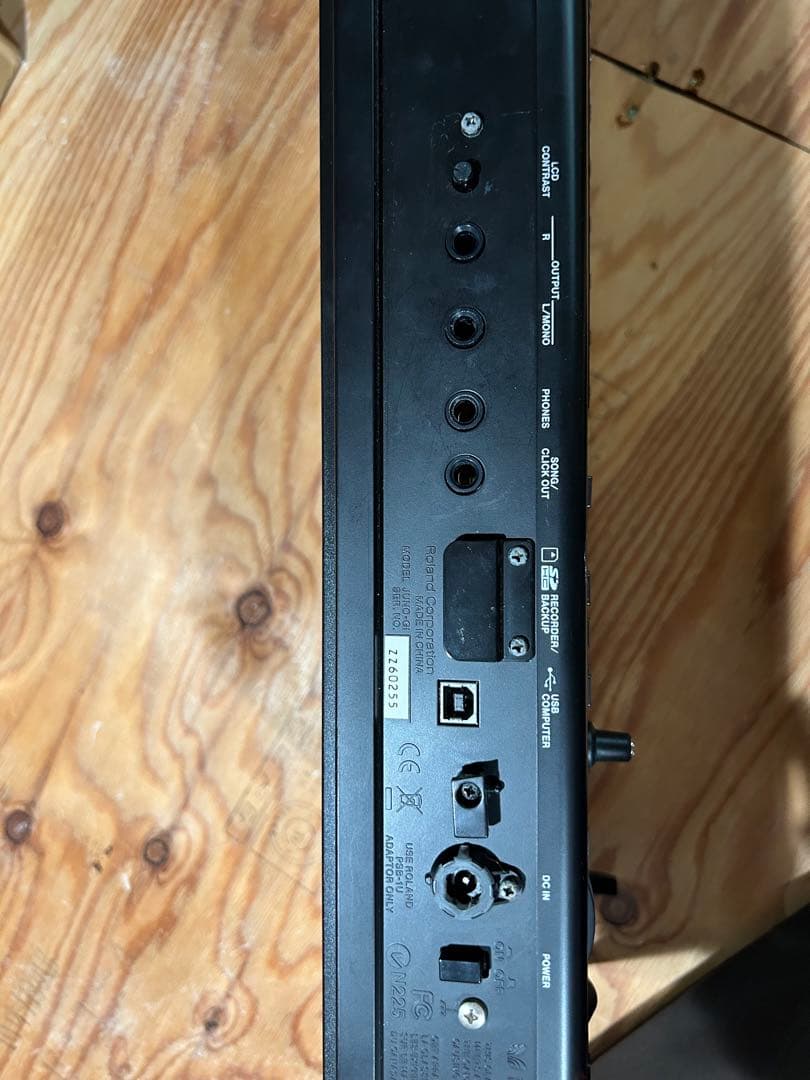 Roland ローランド JUNO-Gi キーボード【ケース、ペダル付き】