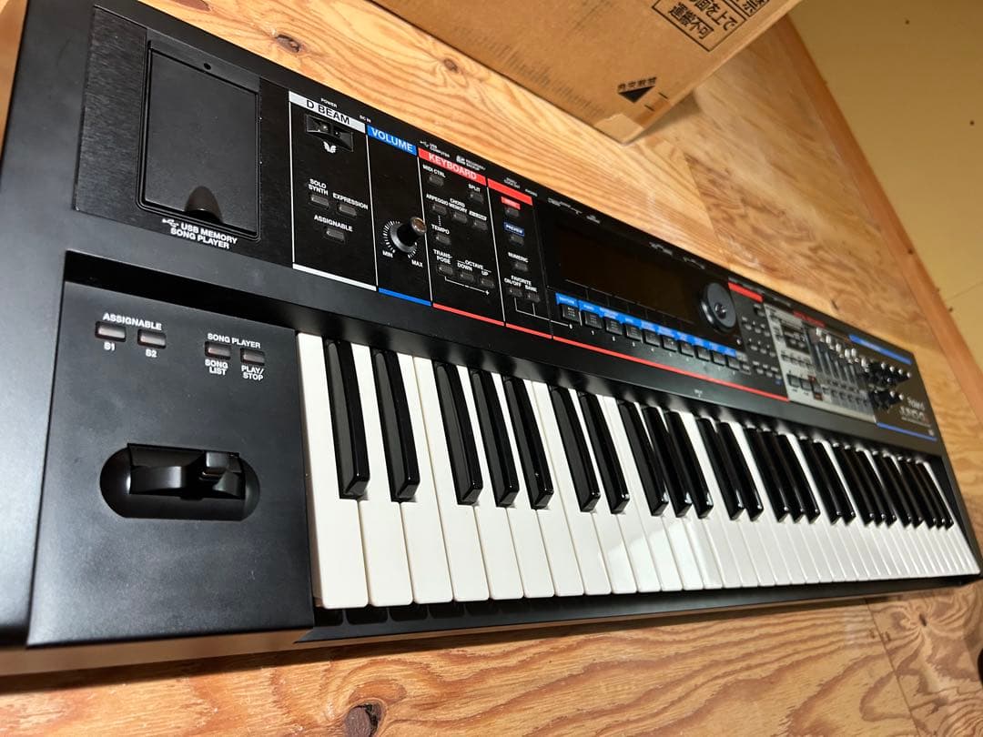 Roland ローランド JUNO-Gi キーボード【ケース、ペダル付き】