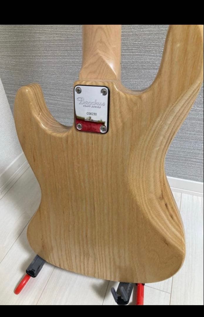 ずんだ　　希少！Bacchus エレキベース アッシュ　ホロウボディ