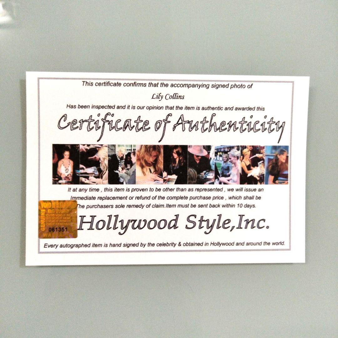 リリー・コリンズ直筆サイン入り大型写真