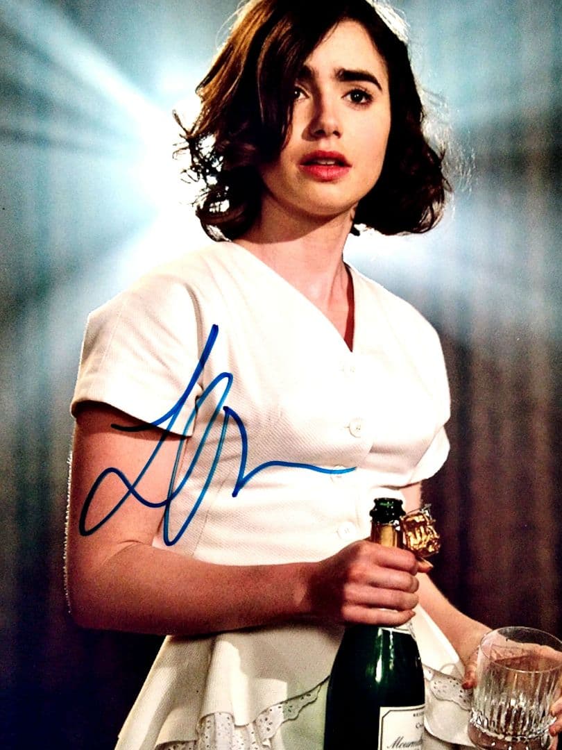 リリー・コリンズ直筆サイン入り大型写真