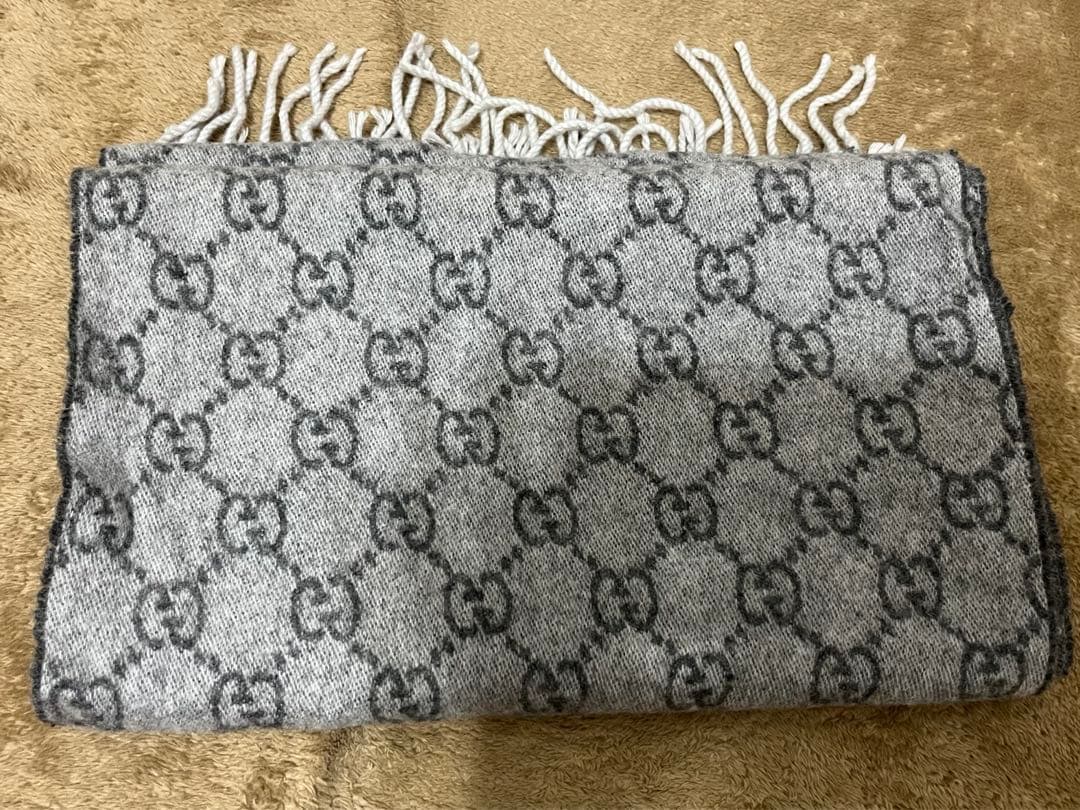 gucci グッチ　マフラー