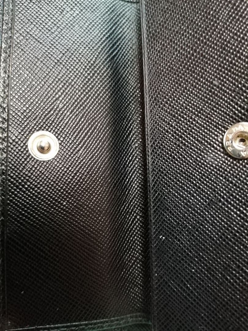 プラダの財布　2つ折り　小銭入れ　カード入れ