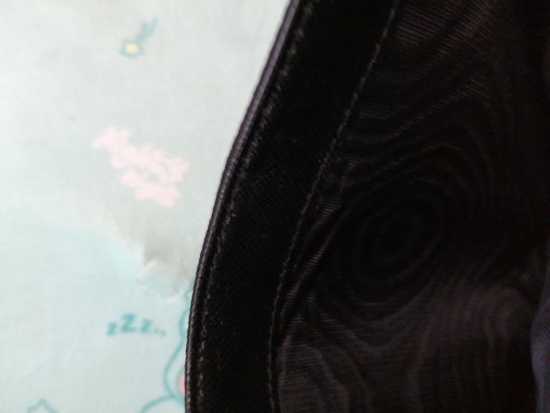 プラダの財布　2つ折り　小銭入れ　カード入れ