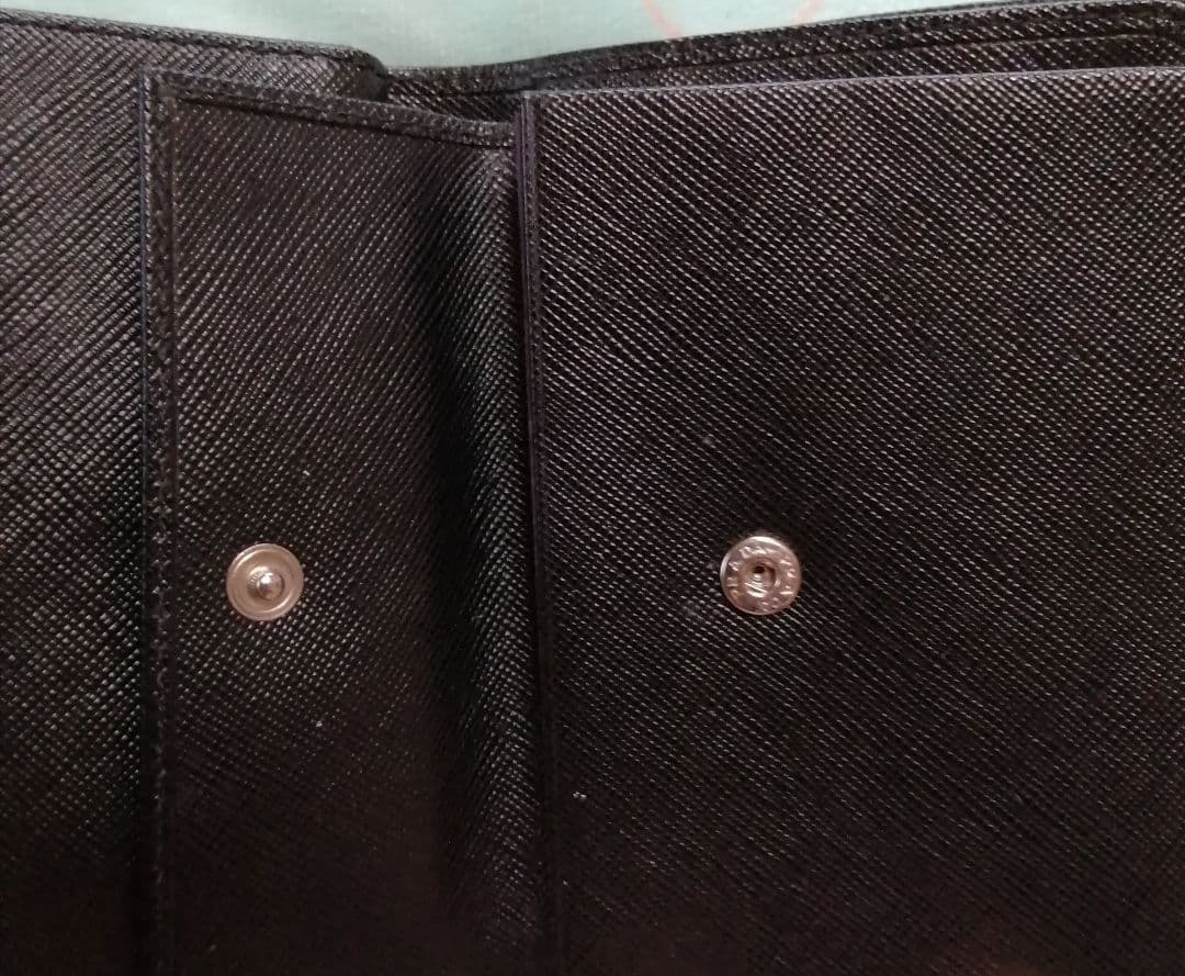 プラダの財布　2つ折り　小銭入れ　カード入れ