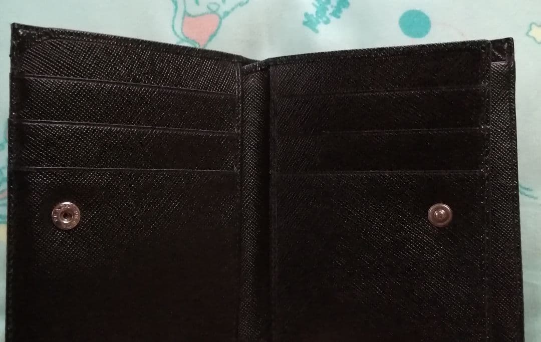 プラダの財布　2つ折り　小銭入れ　カード入れ