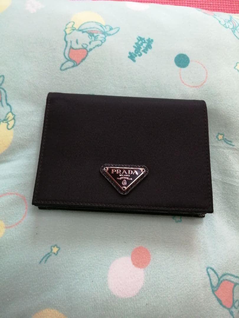 プラダの財布　2つ折り　小銭入れ　カード入れ