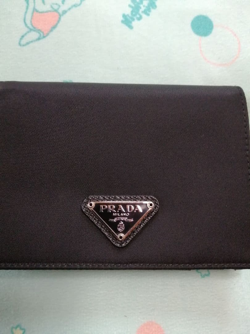 プラダの財布　2つ折り　小銭入れ　カード入れ